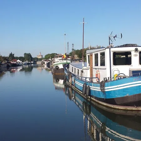 Bateau-hôtel Peniche Hollandaise A Aigues-Mortes