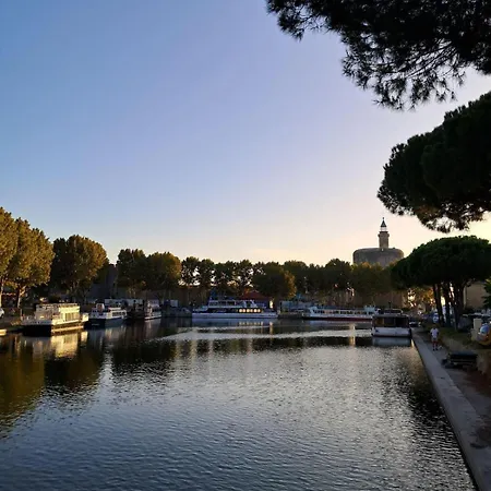 Bateau-hôtel Peniche Hollandaise A Aigues-Mortes